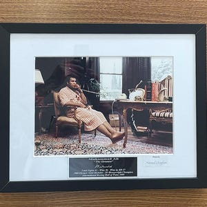 Muhammed Ali gerahmter Druck: 1980 L.A. Home Photo, Limitierte Auflage (1/30)
