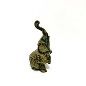 Bronze Elephant statue, Summer Gift, Elephant Gift, sitting elephant sculpture, Animal Ornament, Summer Decor, Gift For Mom, Gift Idea