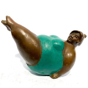 Sculpture de femme voluptueuse yoga moderniste en bronze, cadeau d'été, figurine de positivité du corps, statue de femme, cadeaux pour elle, décoration d'intérieur