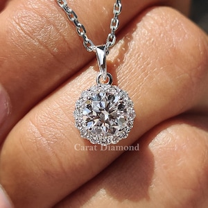 Timeless & Elegant Round Lab Grown Diamond Halo Pendant – A Modern Classic