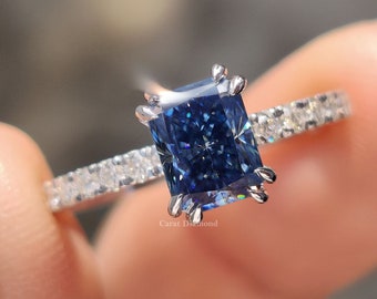 Klassischer 0.90CT Radiant Electric Blue Moissanite Verlobungsring, Double Claw Prong, Pave Set Ehering für Frauen, Jahrestagsgeschenk