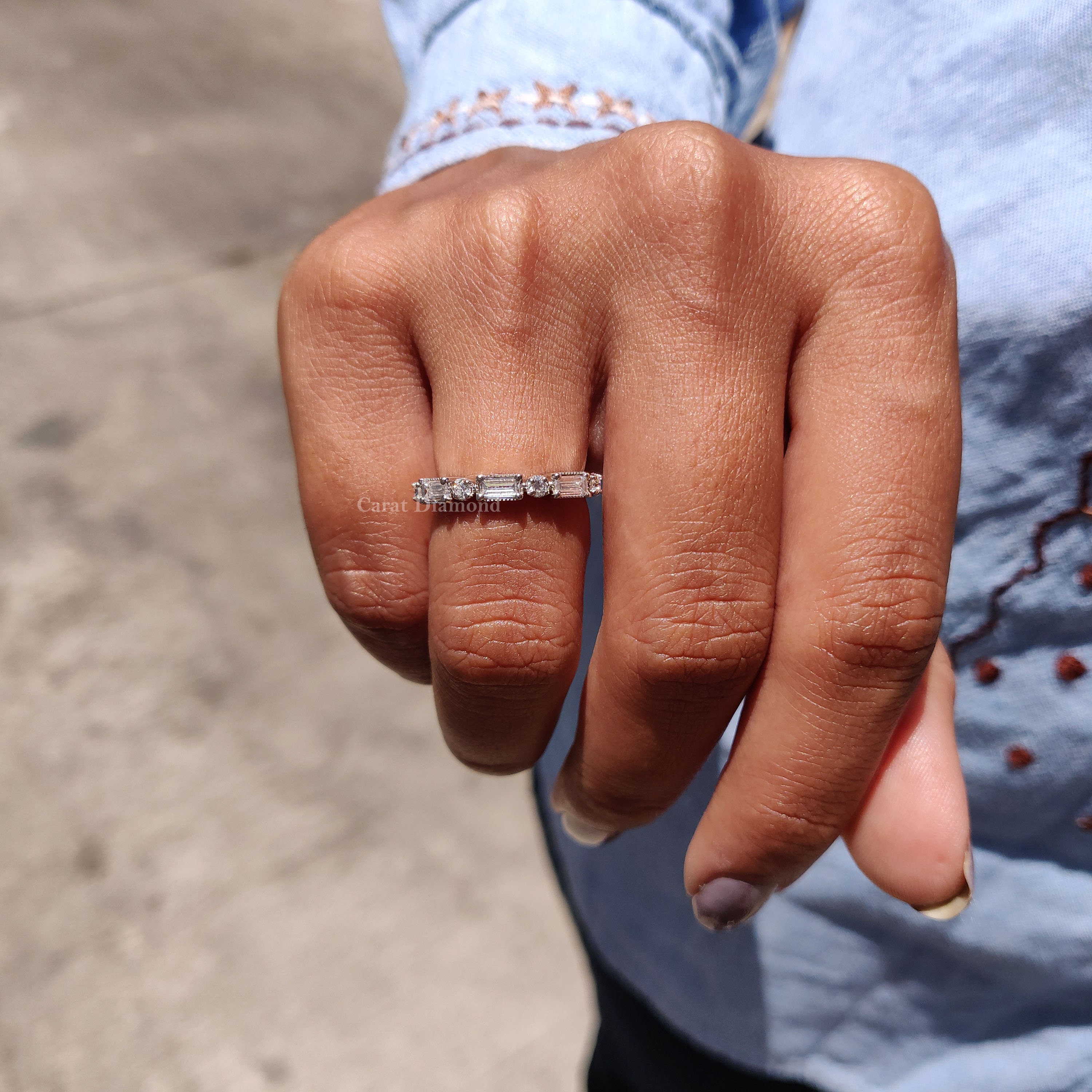 モアッサナイトの結婚指輪：バゲット＆ラウンドハーフエタニティ 