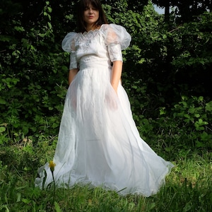 Robe de mariée féerique vintage des années 70 avec manches bouffantes