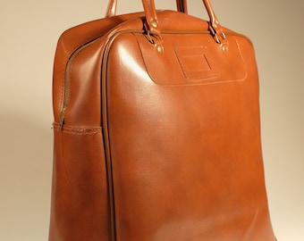 Bolso de viaje vintage de piel marrón caramelo: equipaje de mano retro