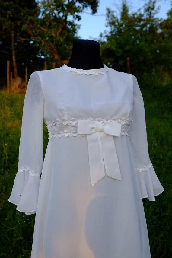 Vintage Minimalist Wedding Dress - image 7