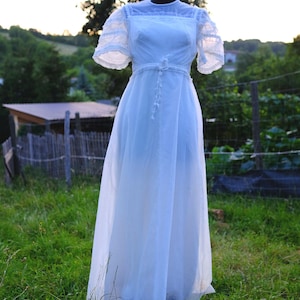 Victorian Style 70s Wedding Dress, Vintage Short Sleeved Bridal Gown