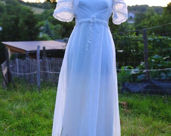 Victorian Style 70s Wedding Dress, Vintage Short Sleeved Bridal Gown
