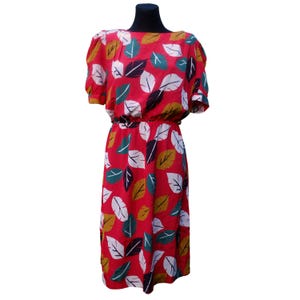 Vintage jaren 80 jurk met rode bladprint: zomerjurk met korte mouwen