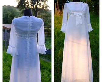 Vintage Minimalist Wedding Dress