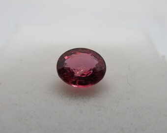 Rosa Ceylonsafir, 1,33 ct. Oval, Ingen värme, Ingen behandling. Lös ädelsten