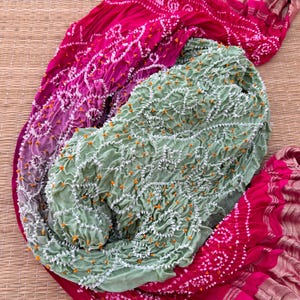 Gaji silk Bandhani dupatta, Ombré Rani to Pastle Pista bandhani dupatta, Traditional Bandhani, Indian womens wear dupatta, Silk Bandhani