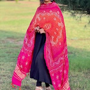 Rani & Peach Bandhani silk dupatta, bandhani on order, bandhani dupatta for indian weddings, indian womens gift by kutchjovarso