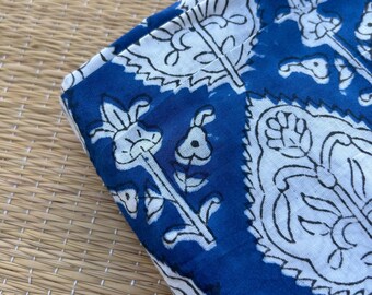 Ajrakh Fabic Meterware, Blauer Handblock bedruckter Baumwollstoff