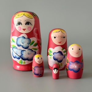 Vintage Russian Nesting Dolls – Hand-Painted Matryoshka Set of 5