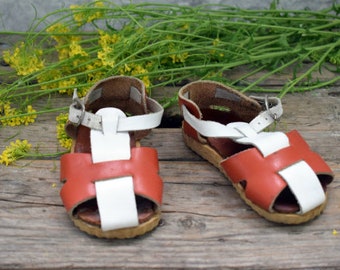 Sandálias infantis vintage de couro vermelho: Sapatos infantis da URSS