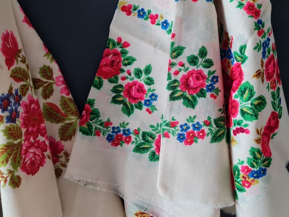 Set of 2 Vintage Ukrainian shawls, headscarf, Sov… - image 2