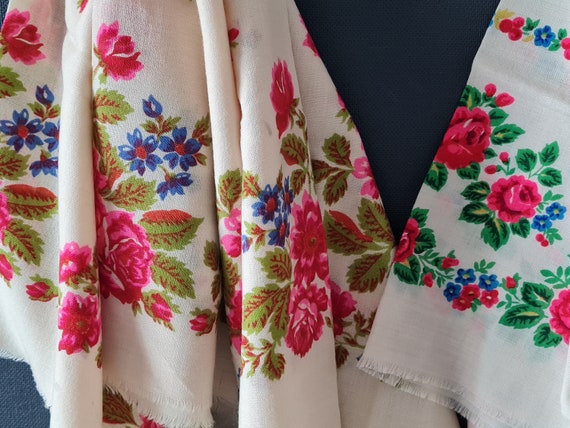 Set of 2 Vintage Ukrainian shawls, headscarf, Sov… - image 3