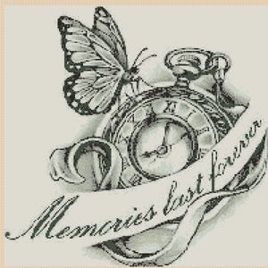 Könnte beinhalten: Schwarz-Weiß-Illustration mit einem Schmetterling auf einer Taschenuhr. Ein Banner mit der Aufschrift "Memories last forever" ist über der Uhr drapiert. Das Design ist detailliert und von Vintage inspiriert.
