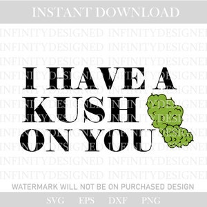Puede incluir: Un diseño digital con el texto "I HAVE A KUSH ON YOU" en negrita negra. Un gráfico de cogollo de cannabis verde está a la derecha. Las palabras "INSTANT DOWNLOAD" están en la parte superior.
