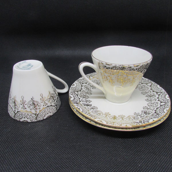Service à Café En Porcelaine Tchécoslovaquie - Motif Floral - 14 Pièces Et Plus - Occasion