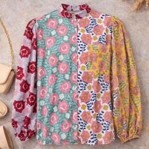Blusa con estampado floral de bloques de patchwork de Charina Sarte, colorida, estilo bohemio, para resort, talla M