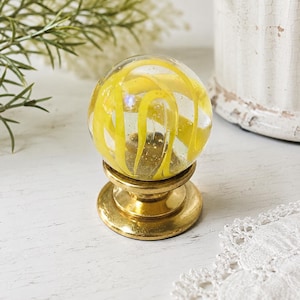 Vintage Yellow Art Glass Cabinet Knob, Hand Blown Swirl Glass Drawer Pull, Polished Brass Hardware, Decorative Furniture Knob, Cottage Decor