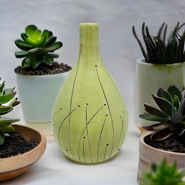 Vtg Diana Fayt Synergy Designs 8” Vase Green Clay Art Deco Hungarian Pottery