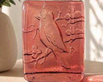 Pisapapeles de vidrio tallado inverso vintage con forma de pájaro cardenal, bloque de vidrio artístico rosa, decoración de mediados de siglo