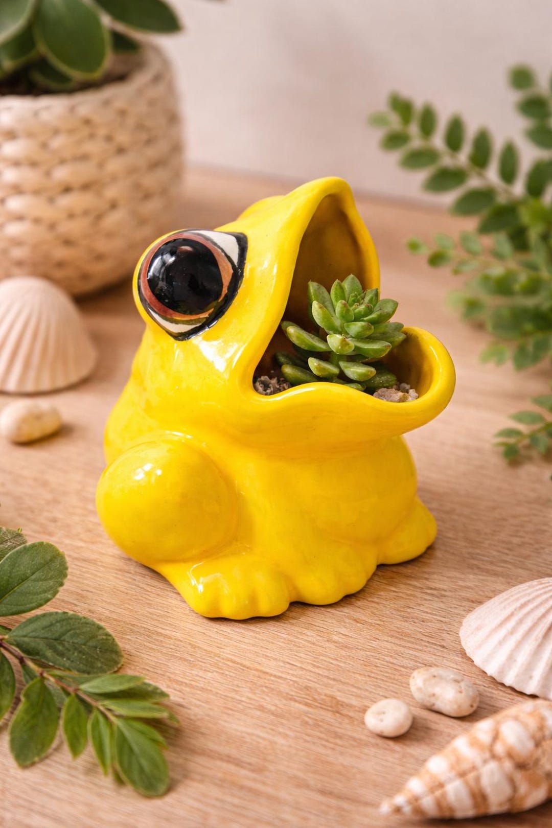 Yellow Ceramic Frog Planter – Kitschy Retro Whimsical Decor