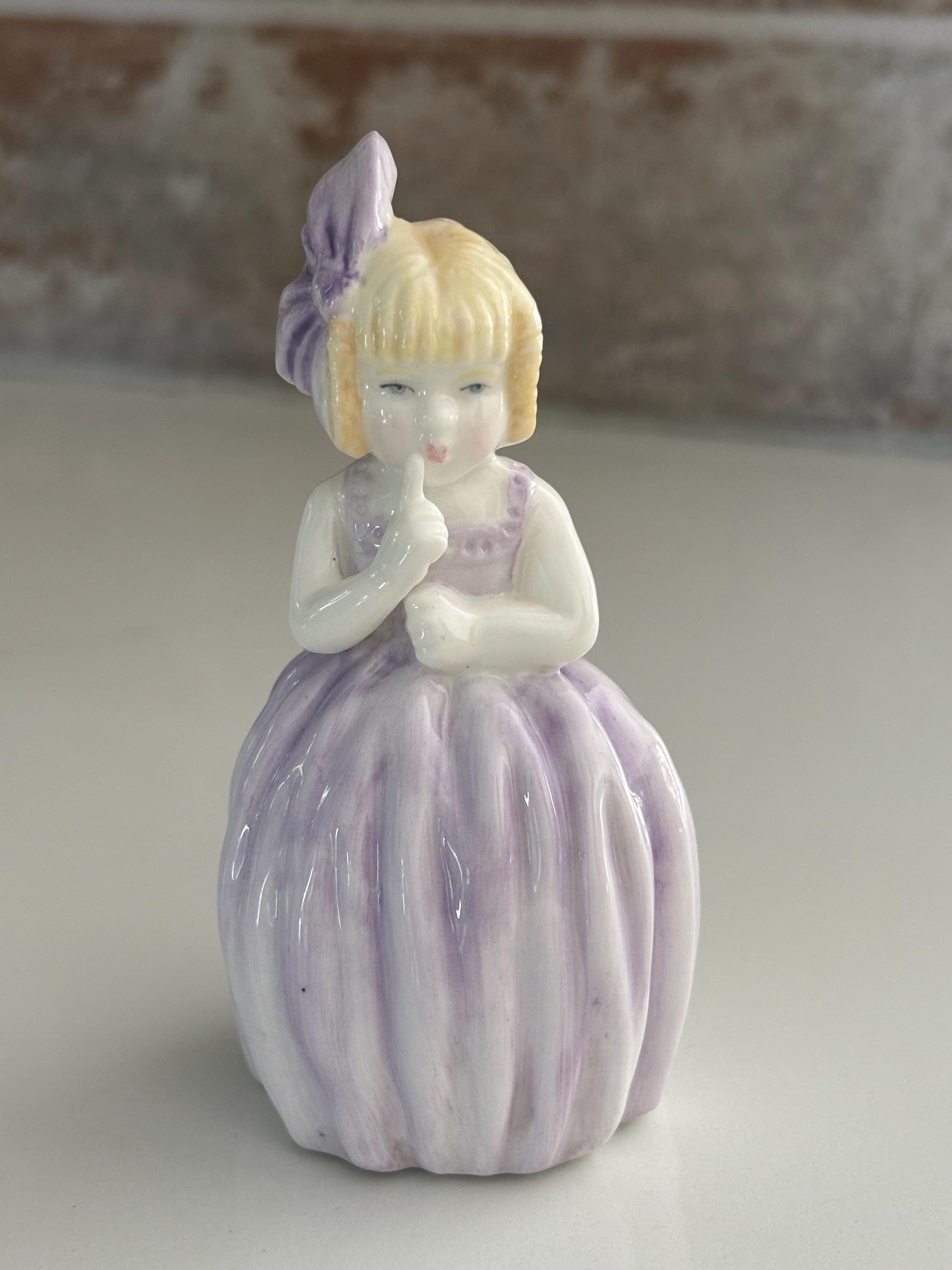 COALPORT　紫と白の女性像 置物 COALPORT 紫と白の女性像 置物 【公式通販】