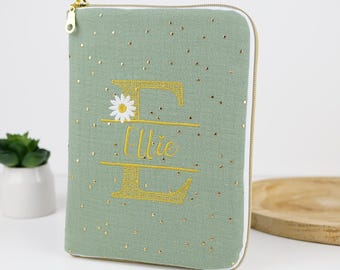 Protège carnet de santé personnalisé avec broderie et fermeture éclair zip | Cadeau de naissance