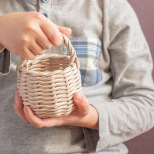 Miniature wicker basket Basket wicker miniature for dolls  Small round decorative basket for flower