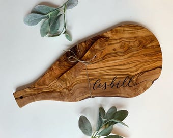 Custom engraved Olive Wood Charcuterie/Cheeseboard with Handle