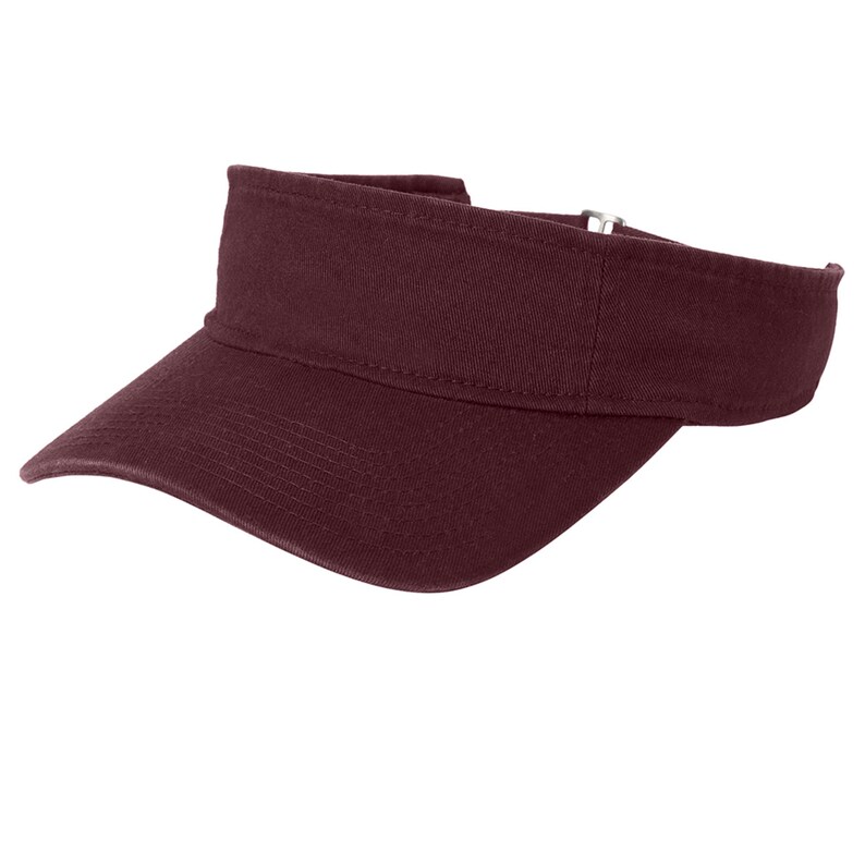 Pu&ograve; includere: Una visiera color bordeaux scuro a tinta unita con visiera curva e cinturino regolabile con fibbia in metallo sul retro. Il copricapo presenta un pannello frontale strutturato e un design aperto sulla parte superiore per la protezione.