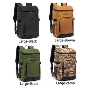 Puede incluir: Cuatro mochilas grandes en negro, marr&oacute;n, verde y camuflaje. Cada mochila tiene forma rectangular, un bolsillo frontal, bolsillos laterales de malla y correas ajustables para los hombros. El texto "Large" y una descripci&oacute;n del color o patr&oacute;n est&aacute;n debajo.