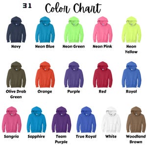 Puede incluir: Carta de colores que muestra 14 colores diferentes de sudaderas con capucha. Los colores son: Azul marino, Azul ne&oacute;n, Verde ne&oacute;n, Rosa ne&oacute;n, Amarillo ne&oacute;n, Verde oliva oscuro, Naranja, Morado, Rojo, Real, Sangr&iacute;a, Zafiro, Morado de equipo, Azul real, Blanco y Marr&oacute;n bosque.