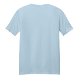 Puede incluir: Una camiseta de manga corta de color azul claro s&oacute;lido con cuello redondo. La prenda presenta un dise&ntilde;o liso y sin estampados con un corte est&aacute;ndar, mangas cortas y un dobladillo recto, presentada desde una perspectiva trasera plana.