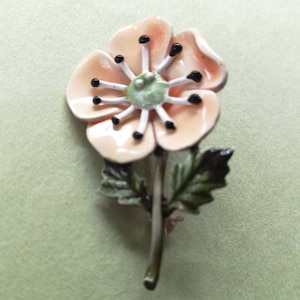 Har enamel flower brooch.