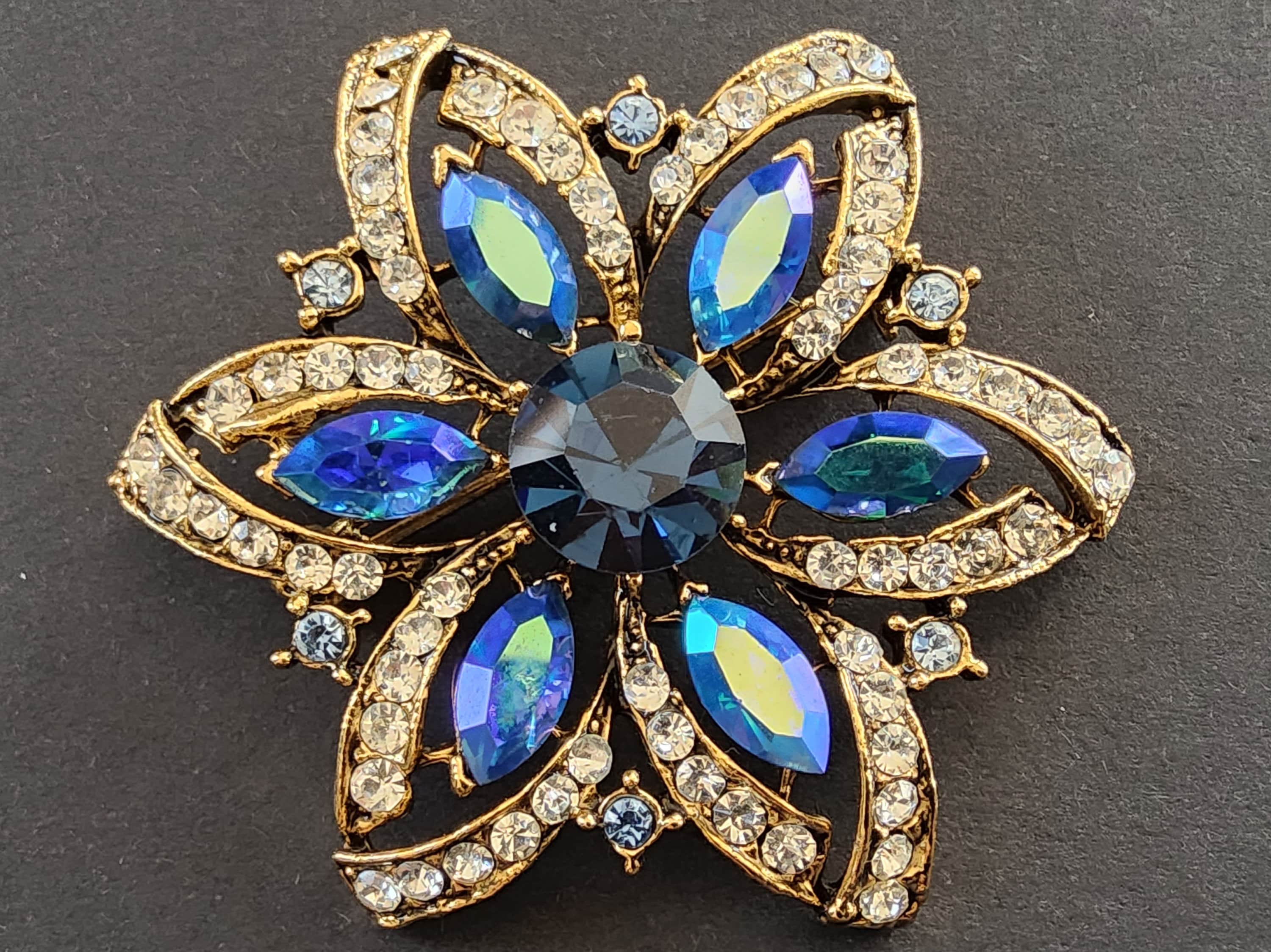 ヴァイスサファイアブルー、クリア、オーロララインストーンブローチ