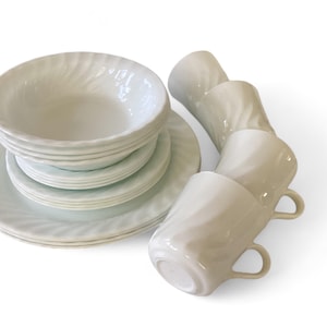 Vintage New in Box Corelle 20-piece Dinnerware Set * 