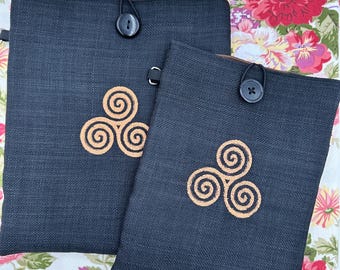 Triskele Triskelion broderad bokfodral
