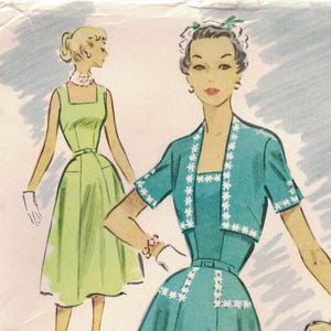 Op de afbeelding: Vintage McCall's naaipatroon met illustraties van jurken en een bolero. De hoofdafbeelding toont een vrouw in een teal jurk en bolero met witte accenten. Het patroon is maat 16, borstomvang 86 cm en kost 75 cent.