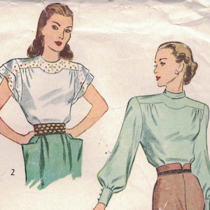 Puede incluir: Patrón de costura Simplicity vintage 1868 con tres diseños de blusas. El patrón incluye ilustraciones de las blusas, con detalles en la parte delantera. El patrón está marcado "Talla 12, Busto 76 cm" y tiene un precio de 25c.