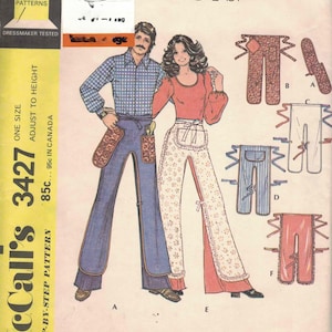 Peut inclure: Modèle de couture vintage McCall's 3427 pour tabliers avec maniques amovibles. La couverture présente un homme et une femme portant des tabliers, avec des illustrations de différents styles de tabliers. Le texte "Quick and Easy" est affiché en haut.