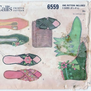 McCall's 6559 Pantofole in feltro originali da donna e da bambina e modello di custodia in feltro o tessuto, taglia da 4 1/2 a 8 1/2 Piegate in fabbrica. 1962 Vedi nota