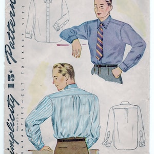 Puede incluir: Un patrón de costura vintage para una camisa de hombre. El patrón incluye instrucciones para una camisa de rayas azules, una camisa azul sólida y una camisa blanca. El número de patrón es 4138 y el tamaño del cuello es 15.