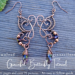 以下が含まれることがあります： 蝶のデザインと紫色のビーズが付いた銅線製のイヤリングのペア。イヤリングは木製の表面の上に置かれています。PDFダウンロード初心者/中級者向け 優雅な蝶のチュートリアル 21ページと75枚以上の画像 - わかりやすいガイド