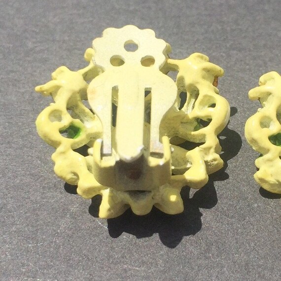 Mid Century Boho Jewelry, Yellow Flower Clip On E… - image 9