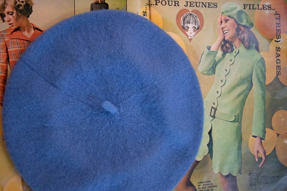 Vintage bright blue beret/classic French design/be