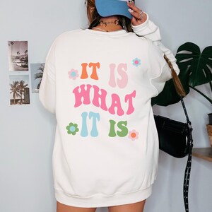 It Is What It Is - Retro Sweatshirt Indie Clothing Trendy Crewneck Aesthetic Clothes Indie Aesthetic Trendy Hoodies Sweatshirt Women WHITE SWEATSHIRT